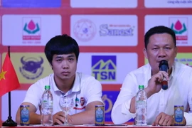 Công Phượng (trái) và ông Nguyễn Quốc Tuấn muốn lặp lại thành tích ở giải năm ngoái. (Ảnh: Minh Chiến/Vietnam+)