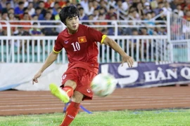 [Video] Công Phượng suýt ghi bàn từ quả phạt góc táo bạo 