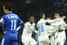 Sao U19 Việt Nam lập công lớn, Hà Nội T&T "đại phá" Cẩm Phả