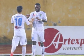 Hoàng Vũ Samson tiếp tục "nổ súng" mang về thắng lợi cho Hà Nội T&T. (Ảnh: Minh Chiến/Vietnam+)