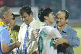Bầu Đức quyết định thưởng ngoại lệ cho đội bóng vì thành tích đặc biệt của Hoàng Anh Gia Lai trước đương kim vô địch V-League. (Ảnh: Minh Chiến/Vietnam+)