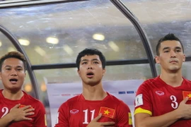Công Phượng (giữa) và đồng đội đã lỡ dịp đối đầu với một đội tuyển mạnh của Tây Á là Kuwait. (Ảnh: Minh Chiến/Vietnam+)