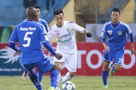 Thua 3 bàn trong 7 phút, á quân V-League bị cầm hòa cay đắng