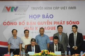 Hình ảnh buổi lễ ký kết bản quyền của K-League ở Việt Nam. (Ảnh: VietnamPlus) 