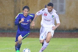 Hoàng Anh Gia Lai sẽ trụ hạng thành công với khoảng cách sít sao so với Đồng Nai? (Ảnh: Minh Chiến/Vietnam+)