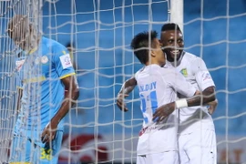 Dù bị từ chối một bàn thắng, Hà Nội T&T vẫn thắng lớn trước đối thủ ở trình độ thấp hơn hẳn là Khánh Hòa. (Ảnh: Minh Chiến/Vietnam+)