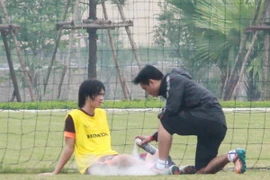 Tuấn Anh dính chấn thương dù không va chạm với ai. (Ảnh: Hiếu Lương/Vietnam+)