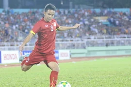 Hữu Dũng từng ghi một bàn thắng rất đẹp vào lưới U23 Thái Lan hồi tháng 3/2015. (Ảnh: Minh Chiến/Vietnam+)