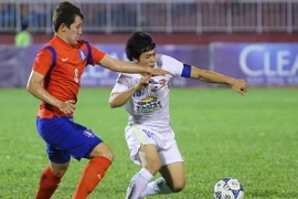 Công Phượng và U21 Hoàng Anh Gia Lai đã phải nhận thất bại 0-1 trước U19 Hàn Quốc trong ngày ra quân tại giải U21 quốc tế 2015 tối qua (21/11). (Ảnh: Minh Chiến/Vietnam+)