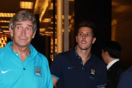 Huấn luyện viên Manuel Pellegrini và tiền đạo Stevan Jovetic là những ngôi sao lớn của Manchester City. (Ảnh: Hiếu Lương/Vietnam+) 