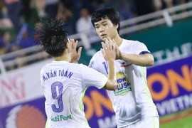 Công Phượng và Văn Toàn mỗi người góp một bàn trong thắng lợi của U21 Hoàng Anh Gia Lai. (Ảnh: Minh Chiến/Vietnam+)