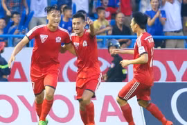 Than Quảng Ninh đã giành thắng lợi 1-0 trước SHB Đà Nẵng nhờ bàn thắng duy nhất của Mạc Hồng Quân tại trận đấu trên sân Cẩm Phả ở vòng 16 V-League tối qua (15/7). (Ảnh: Minh Chiến/Vietnam+)