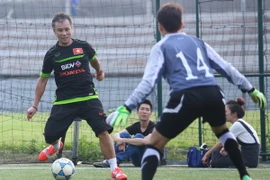 [Photo] Ngày ra mắt, thầy Nhật Bản “xỏ háng” tuyển thủ nữ Việt Nam