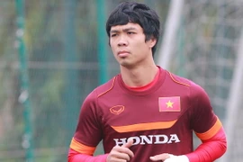 Công Phượng băng kín tay trái trong buổi tập hôm qua của U23 Việt Nam. (Ảnh: Minh Chiến/Vietnam+)