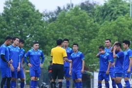 Kiatisak có vẻ không thèm giấu diếm đội hình chính tuyển Thái Lan. (Ảnh: Minh Chiến/Vietnam+)