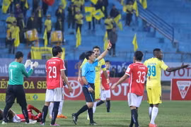 SHB Đà Nẵng và Hải Phòng dính án phạt nặng sau trận đấu 11 thẻ
