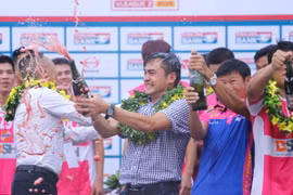 Đội bóng thủ đô đăng quang với 28 điểm sau 14 vòng đấu, nhiều hơn đội thứ hai đúng 4 điểm. Đó là khoảng cách lớn nhất giữa nhà vô địch với đội xếp sau tại giải Hạng Nhất trong 4 năm qua. (Ảnh: Minh Chiến/Vietnam+)