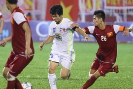 Màn trình diễn đỉnh cao của Công Phượng (áo trắng) là lý do mang về chiến thắng cho U21 Hoàng Anh Gia Lai. (Ảnh: Minh Chiến/Vietnam+)