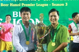 MV Corp đăng quang Ngoại hạng Hà Nội lần đầu tiên trong lịch sử. (Ảnh: Hiếu Lương/Vietnam+)