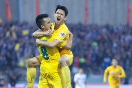 [Video] Siêu phẩm volley của Đình Tùng nhấn chìm Hoàng Anh Gia Lai
