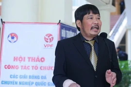 Ông Hùng trao đổi với báo chí bên lề Hội thảo của VPF. (Ảnh: Minh Chiến/Vietnam+)