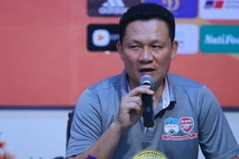 Ông Tuấn vẫn hết lời bảo vệ các học trò của mình sau thất bại. (Ảnh: Minh Chiến/Vietnam+)