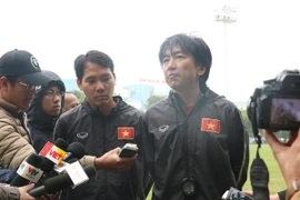 Olympic thắng đậm, HLV Miura vẫn chê Công Phượng và hàng công