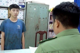 Đối tượng Cao Nguyễn Hoàng Phúc tại cơ quan Công an. (Ảnh: TTXVN phát)