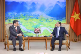 Thủ tướng Phạm Minh Chính tiếp ông Hagiuda Koichi, Trưởng Ban Nghiên cứu Chính sách Đảng Dân chủ Tự do Nhật Bản (LDP). (Ảnh: Dương Giang/TTXVN)