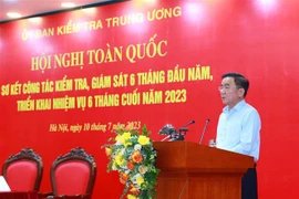 Ông Trần Cẩm Tú, Ủy viên Bộ Chính trị, Bí thư Trung ương Đảng, Chủ nhiệm Ủy ban Kiểm tra Trung ương phát biểu chỉ đạo Hội nghị. (Ảnh: Phương Hoa/TTXVN)