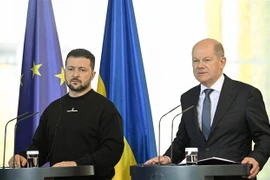 Thủ tướng Đức Olaf Scholz và Tổng thống Ukraine Volodymyr Zelensky trong cuộc họp báo ngày 14/5. (Nguồn: AFP/TTXVN)