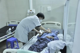 Bệnh nhân nhập viện vì COVID-19. (Ảnh: TTXVN phát)