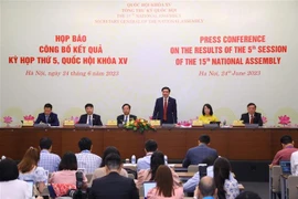 Tổng Thư ký Quốc hội, Chủ nhiệm Văn phòng Quốc hội Bùi Văn Cường chủ trì cuộc họp báo công bố kết quả Kỳ họp thứ 5, Quốc hội Khóa XV. (Ảnh: Văn Điệp/TTXVN)