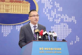 Phó Phát ngôn Bộ Ngoại giao Nguyễn Đức Thắng trả lời câu hỏi của phóng viên các cơ quan báo chí. (Ảnh: Minh Đức/TTXVN)