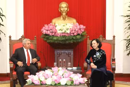 Thường trực Ban Bí thư Trương Thị Mai tiếp ông Ulises Guilarte De Nacimiento. (Ảnh: Phương Hoa/TTXVN)