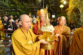 Rước xá lợi Phật chào mừng Đại lễ Phật đản PL.2567-DL.2023. (Ảnh: Minh Đức/TTXVN)
