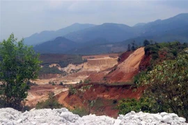 Một khu vực khai thác cao lanh ở xã Lộc Châu, thành phố Bảo Lộc, Lâm Đồng. (Ảnh: Chu Quốc Hùng/TTXVN)
