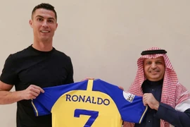 Ronaldo gia nhập Al-Nassr, nhận lương 200 triệu euro mỗi năm