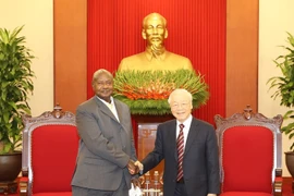 [Photo] Tổng Bí thư Nguyễn Phú Trọng tiếp Tổng thống Cộng hòa Uganda