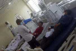 Kiên Giang: 5 người nhập viện do ngộ độc rượu, 3 trường hợp nguy kịch