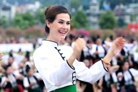 Các thí sinh Hoa hậu Du lịch thế giới trải nghiệm Nghệ thuật Xòe Thái