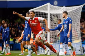Premier League: Arsenal, Liverpool chiến thắng, M.U bại trận