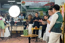 Sản phẩm OCOP được giới thiệu trên nền tảng TikTok Việt Nam. (Ảnh: Phương Anh/TTXVN)