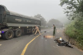 Bình Phước: Va chạm với xe tải ben, hai học sinh lớp 9 tử vong