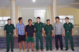 Hai ngư dân gặp nạn được tàu cá Bình Định đưa vào bờ an toàn