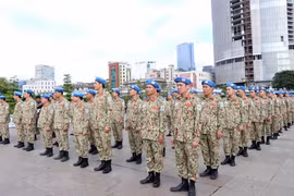 Cán bộ, chiến sỹ Bệnh viện dã chiến cấp 2 số 1 trước ngày lên đường. (Ảnh: Xuân Khu/TTXVN)