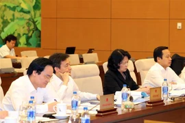 Phó Chủ tịch nước Đặng Thị Ngọc Thịnh, Phó Thủ tướng Vũ Đức Đam, Bộ trưởng Bộ Giáo dục và Đào tạo Phùng Xuân Nhạ dự phiên họp. (Ảnh: Trọng Đức/TTXVN)