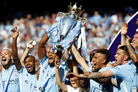 Người hâm mộ Việt Nam được tận mắt ngắm chiếc cúp giải Ngoại hạng Anh