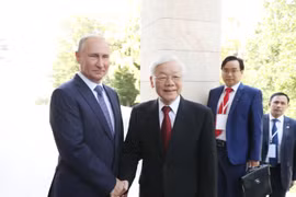 Tổng thống Liên bang Nga Vladimir Putin đón Tổng Bí thư Nguyễn Phú Trọng. (Ảnh: Trí Dũng/TTXVN)