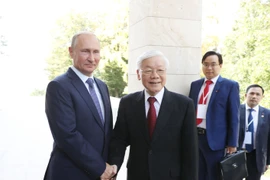 Tổng thống Liên bang Nga Vladimir Putin đón Tổng Bí thư Nguyễn Phú Trọng. (Ảnh: Trí Dũng/TTXVN)